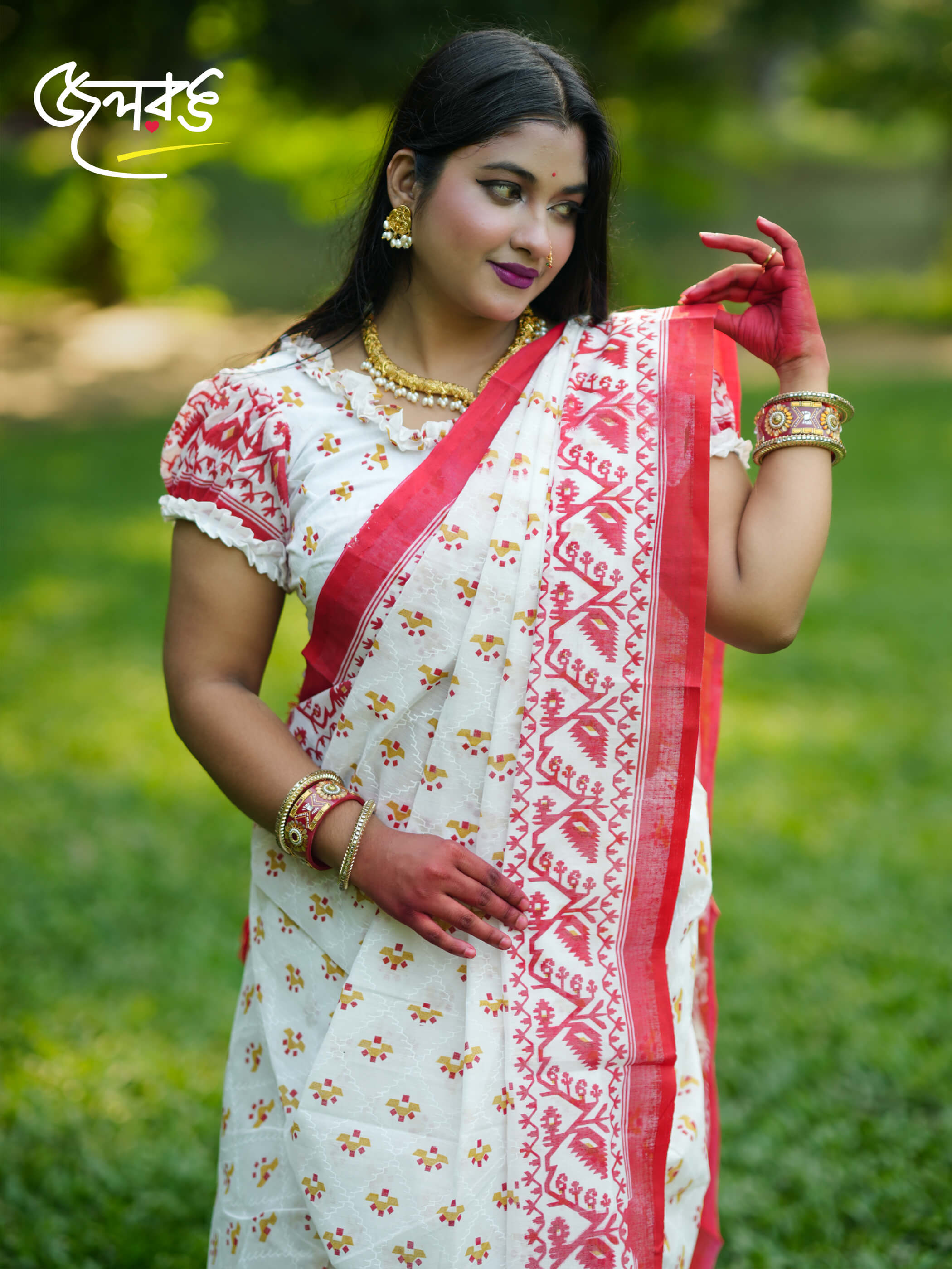 দেবী — সাদা-লাল প্রিন্টেড জামদানি হাফ সিল্ক শাড়ি