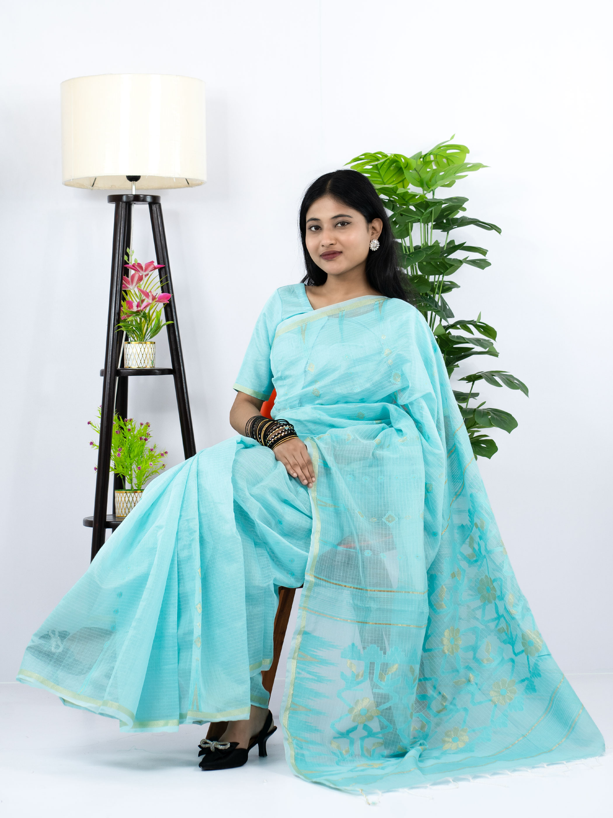 কঙ্কাবতী প্রিমিয়াম হাফ সিল্ক চেক লাইট শাড়ি – পেস্ট ও সোনালী