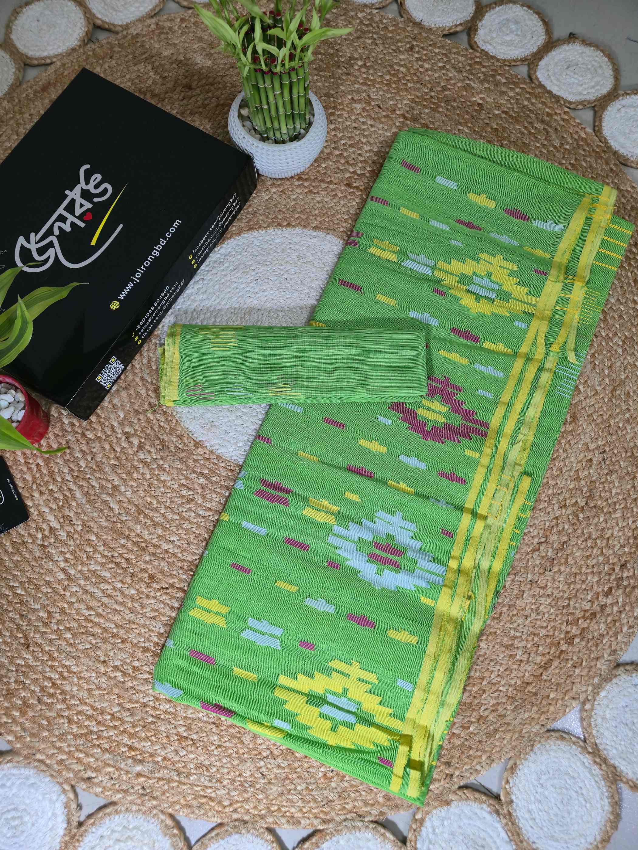 প্যারট কালার ঢাকাই জামদানী