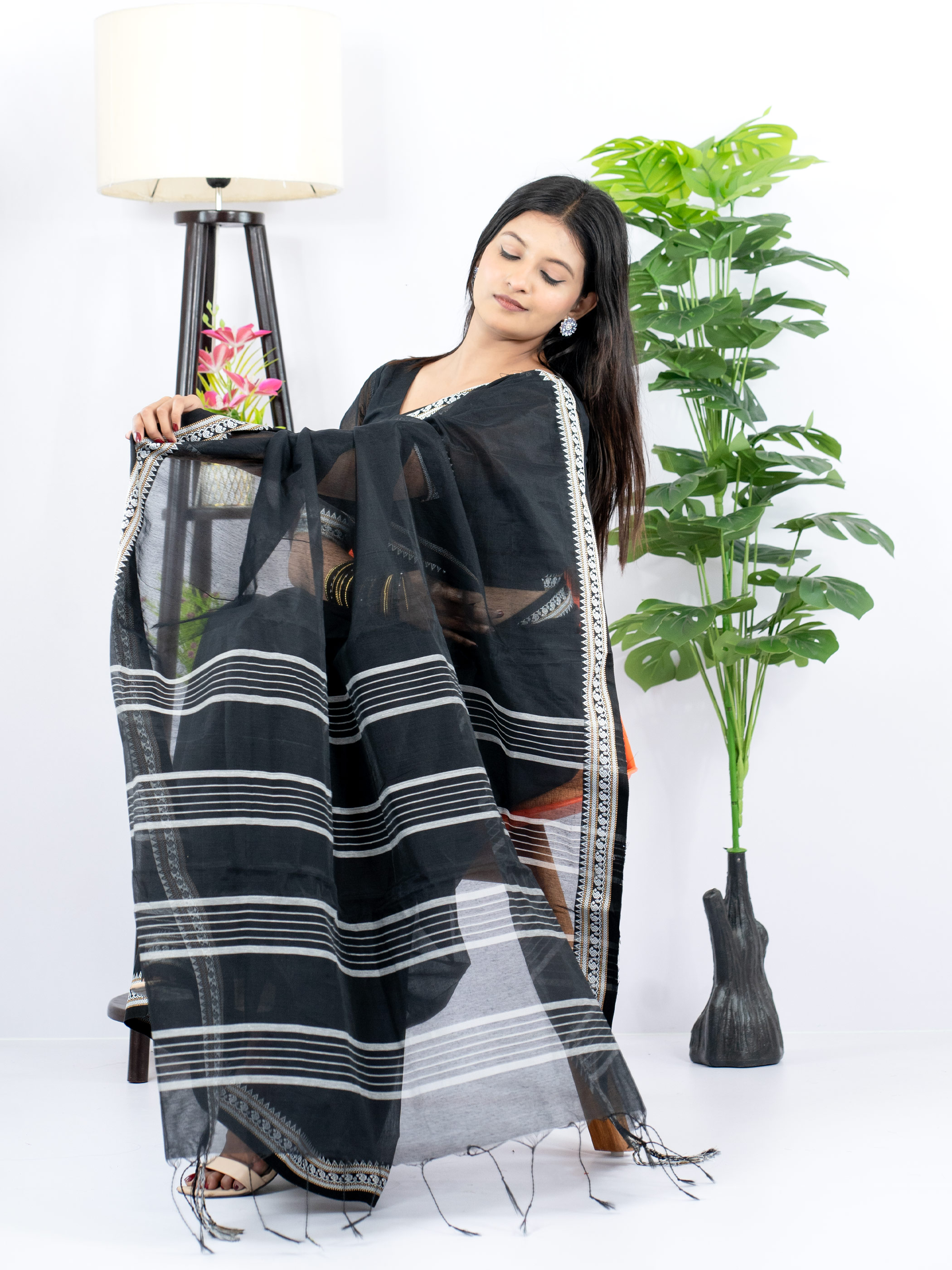 প্রভাতী প্রিমিয়াম প্লেইন হাফ সিল্ক – ব্ল্যাক & সিলভার