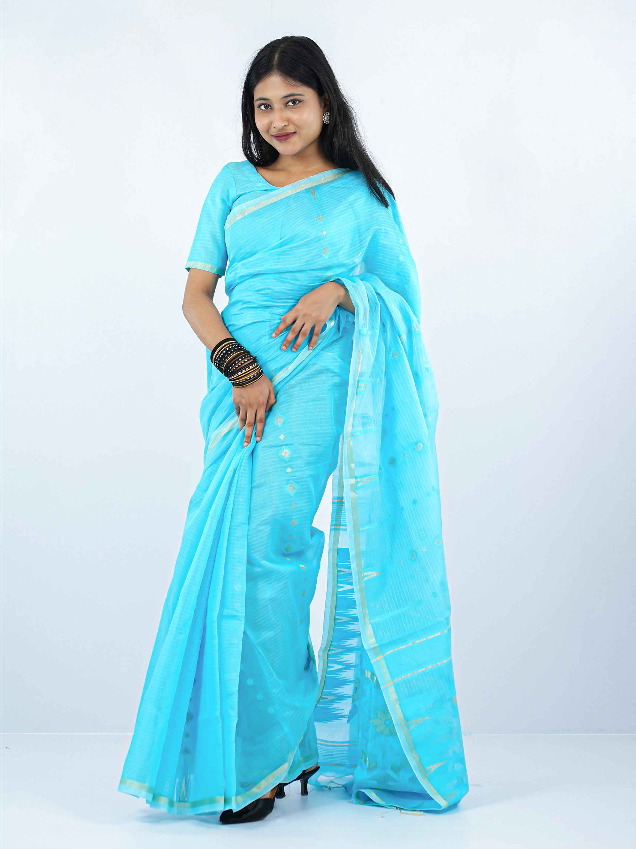 কঙ্কাবতী প্রিমিয়াম হাফ সিল্ক চেক লাইট শাড়ি – স্কাই ব্লু ও সোনালী