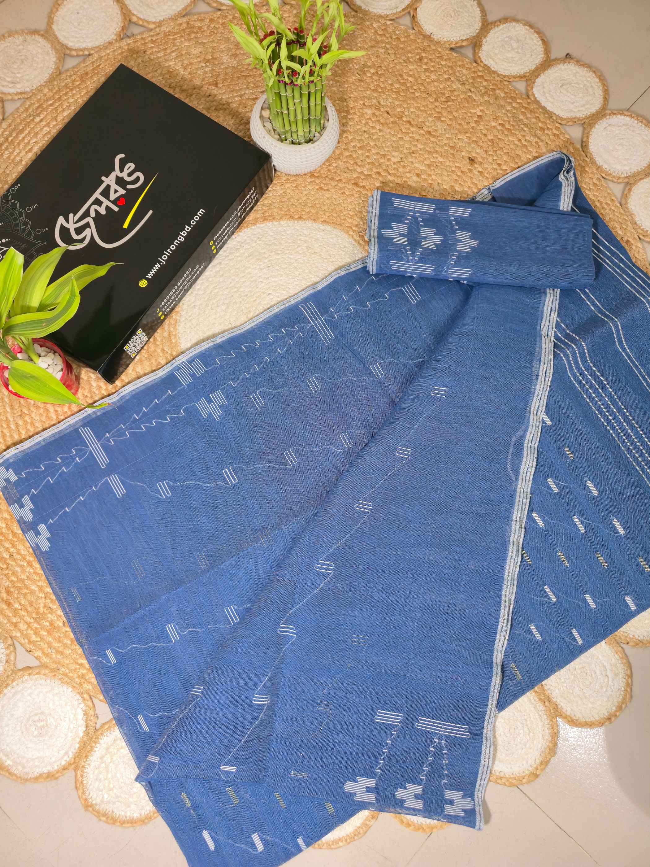 ব্ল  এ্যাশ কালার ঢাকাই জামদানী